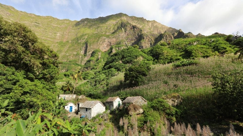 © Nobai Hameau et cultures dans la vallée de Paul - Santo Antão - Cap-Vert