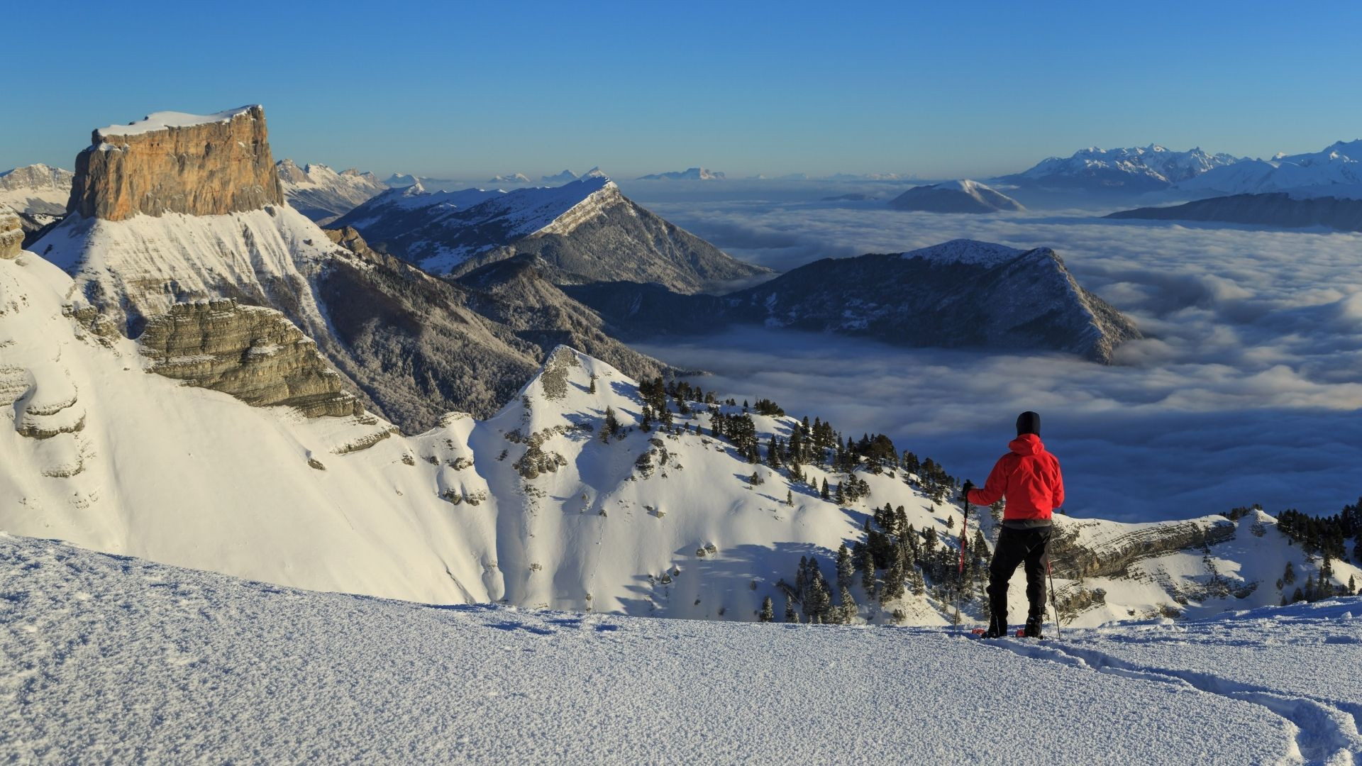 Escursione con le ciaspole davanti al Mont Aiguille innevato - Vercors - Francia