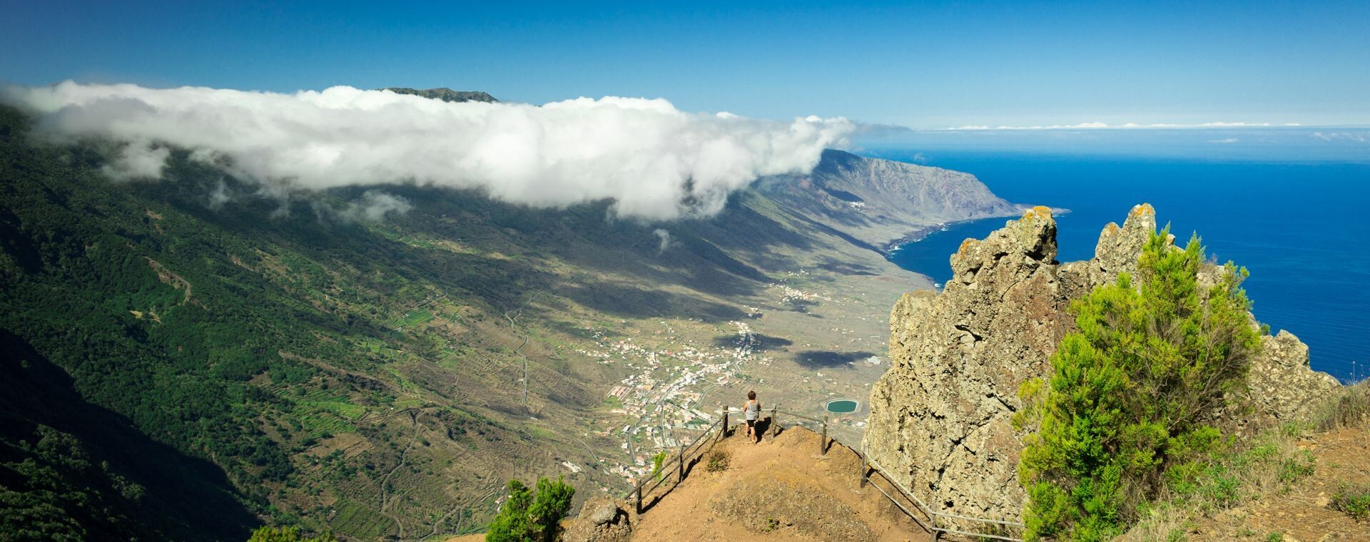 Vista dal mirador di Jinama sulla valle di El Golfo - El Hierro - Spagna