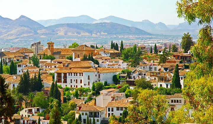 Vista sul quartiere dell’Albaicín e sulla Sierra - Granada - Andalusia - Spagna