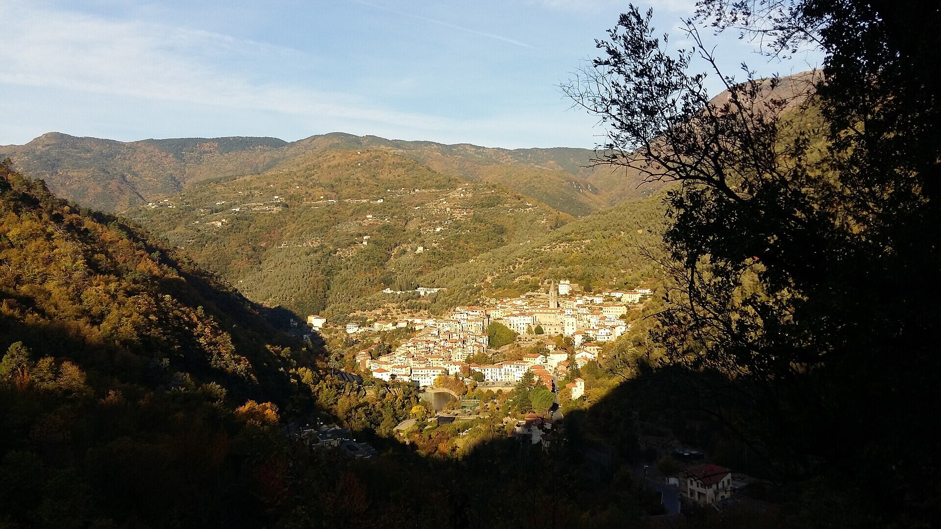 © Fried Burkert Borgo nella valle della Nervia - Pigna - Liguria Italia