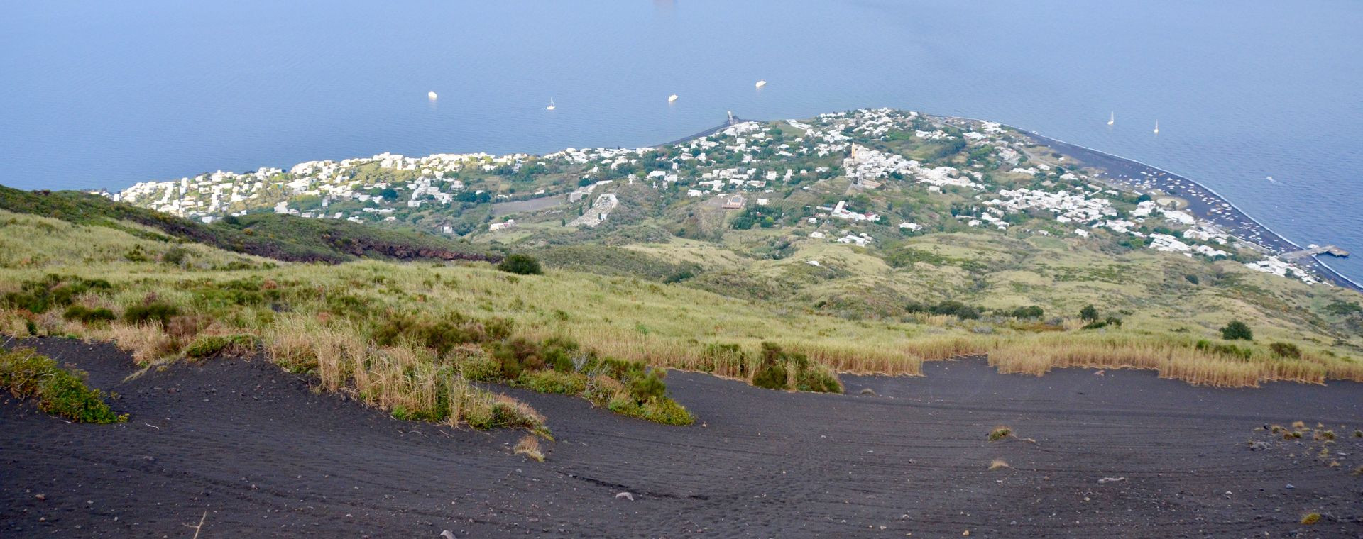 Village de Stromboli dans les îles Éoliennes - Italie