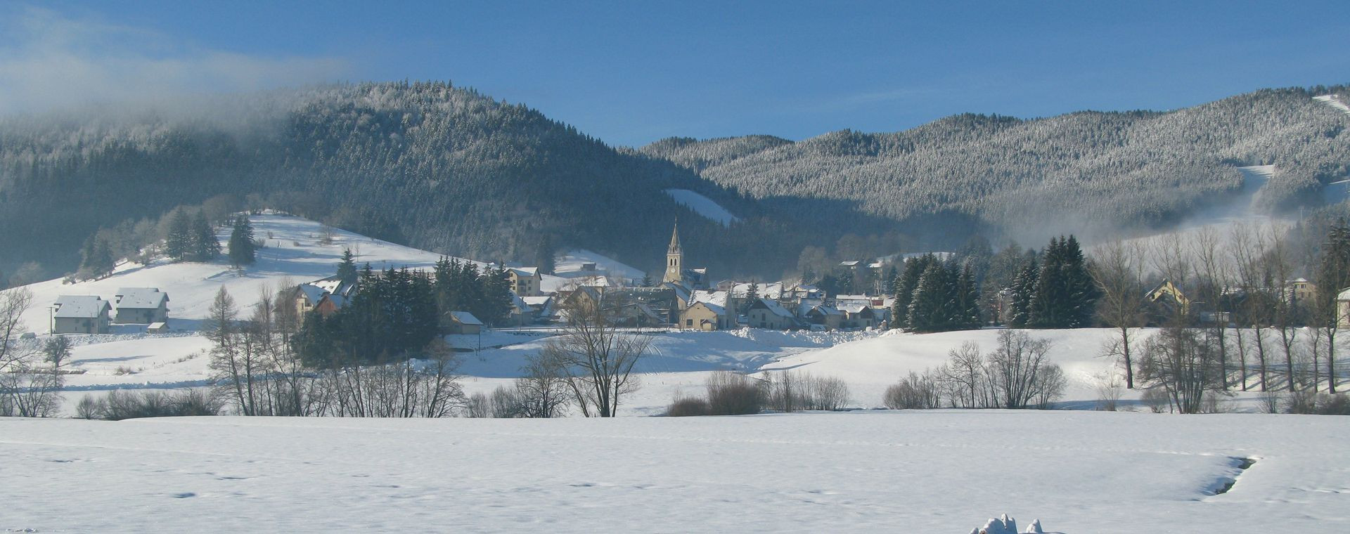 Villaggio di Méaudre innevato in inverno - Vercors - Francia