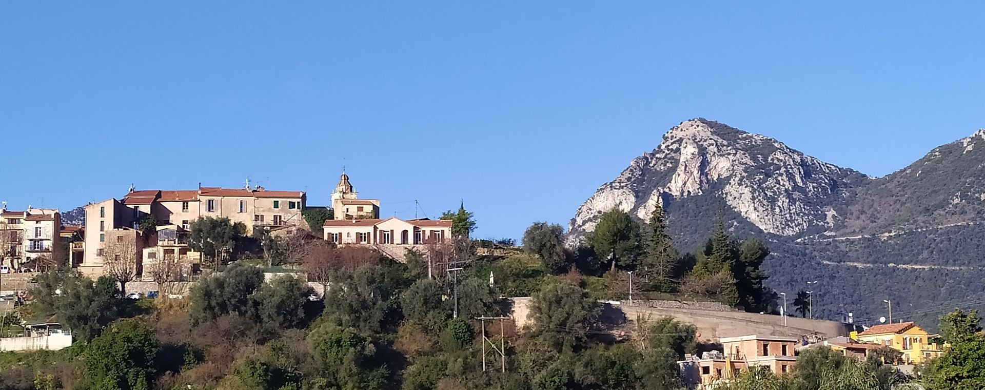 Villaggio arroccato nell’entroterra di Mentone - Costa Azzurra - Francia