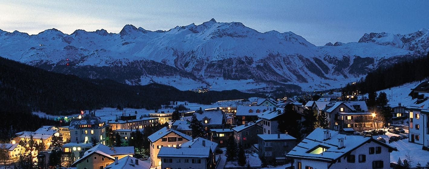 Villaggio innevato in una sera d’inverno - Pontresina - Svizzera