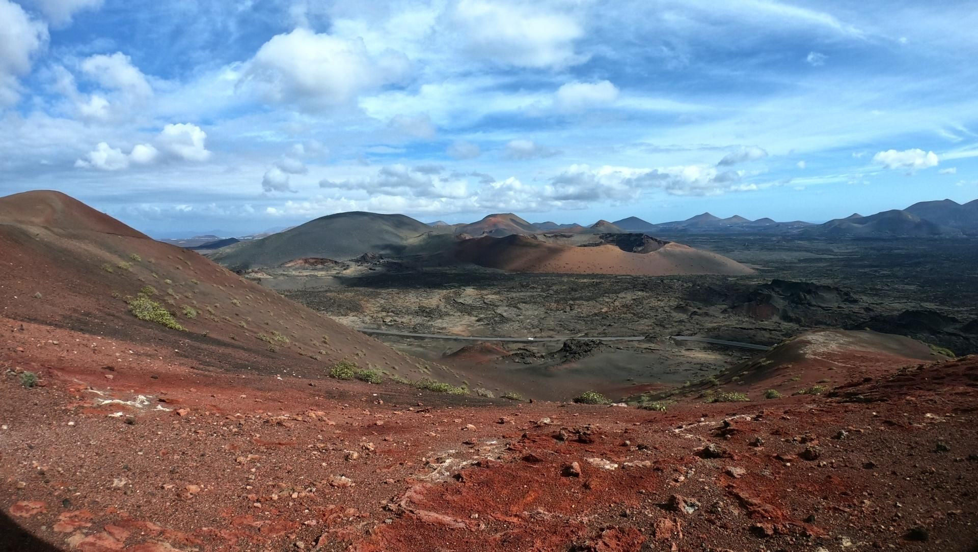 © David Praire Coni vulcanici e terre rosse - Parco nazionale di Timanfaya - Lanzarote - Canarie