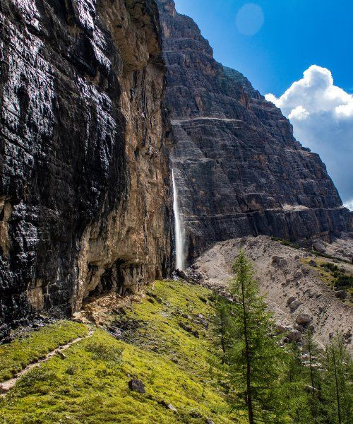 Cascade dans le massif des Tofane - Dolomites - Italie