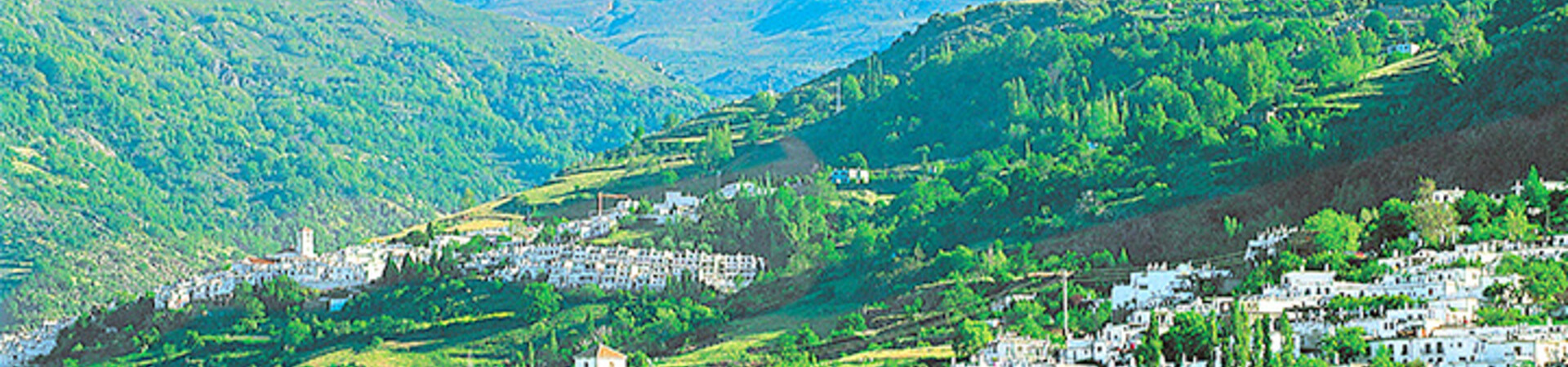 Villaggi bianchi sui versanti verdeggianti delle Alpujarras - Andalusia - Spagna