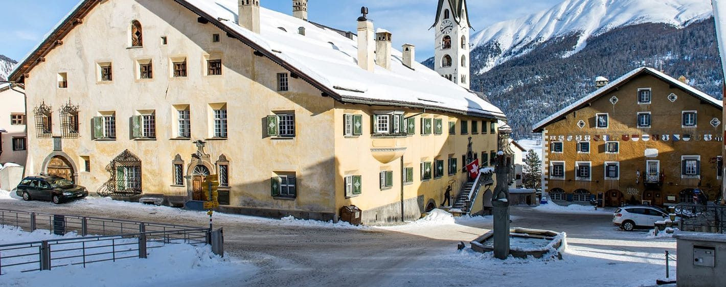 Centro del villaggio di Zuoz in inverno - Engadina - Svizzera