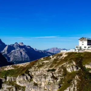 Trekking e comfort nelle Dolomiti: Tre Cime, lago di Sorapiss, Cortina
